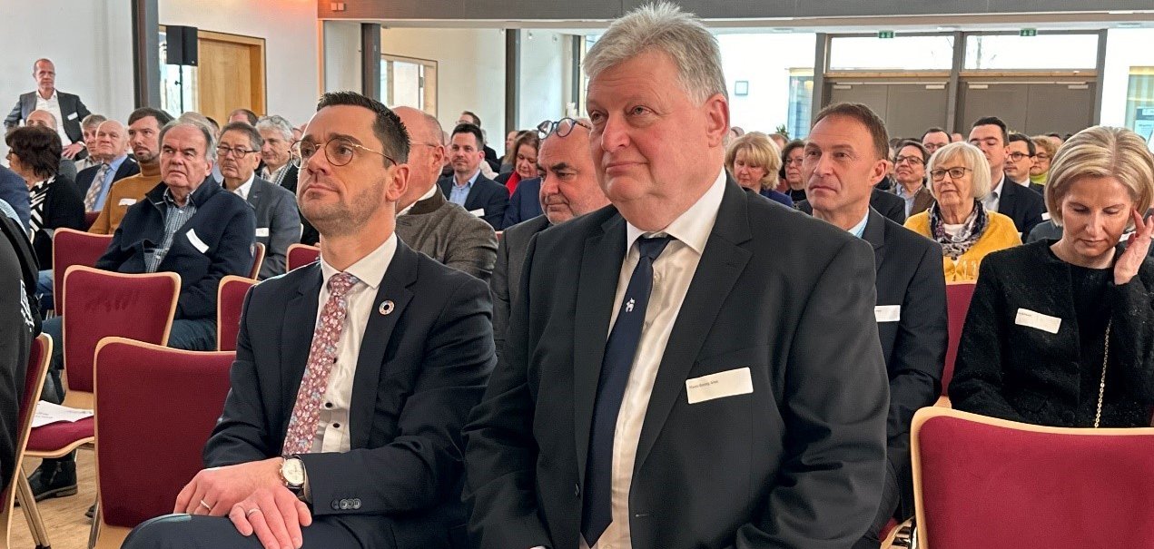 Neujahrsempfang Großenlüder Die Gastgeber des Neujahrsempfang in Großenlüder: Bürgermeister Florian Fritzsch und Hans-Georg Gies, 2. Vorsitzender des Gewerbevereins Großenlüder)