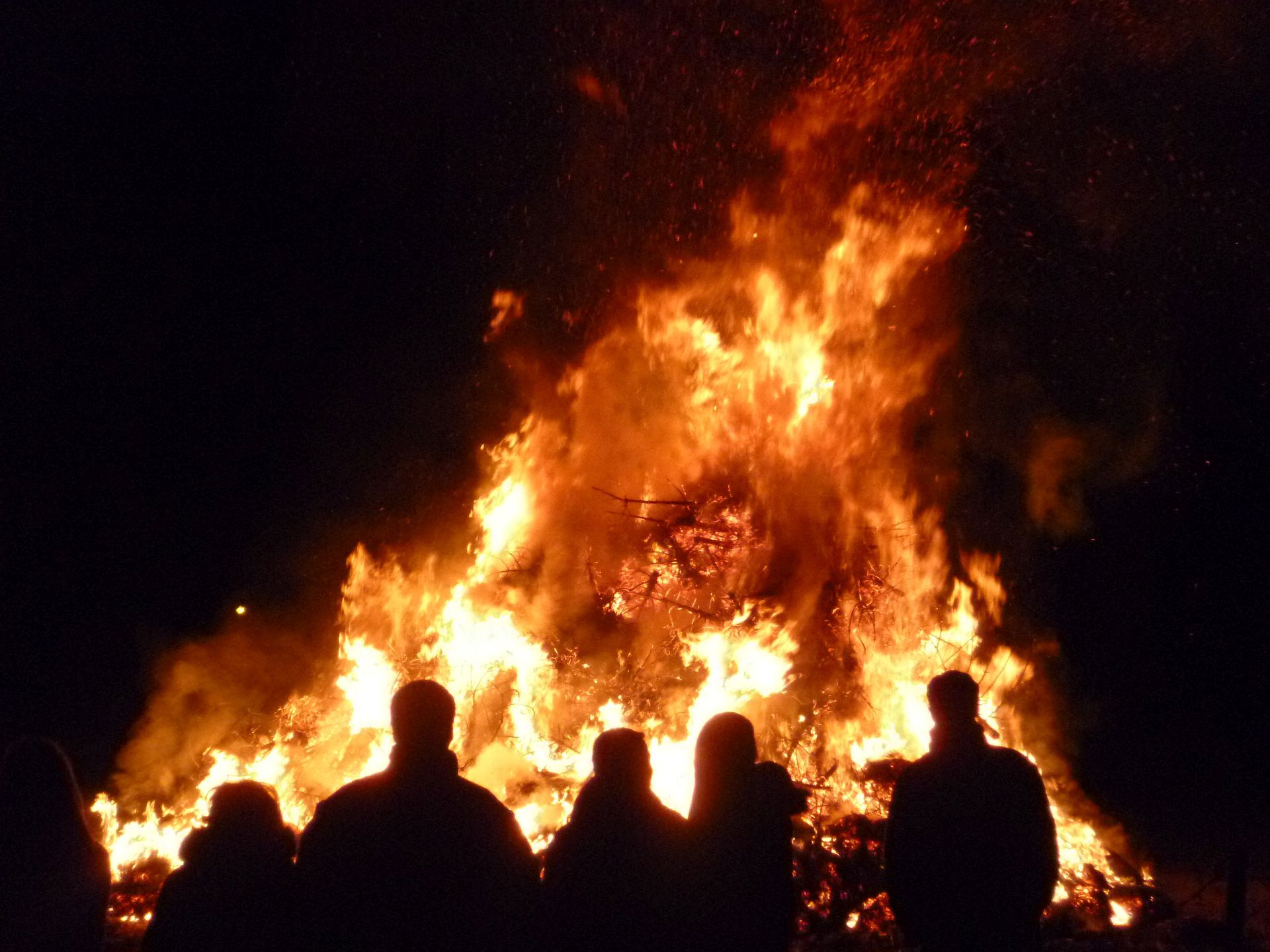 Das Hutzelfeuer der Freiwilligen Feuerwehr Großenlüder im Februar 2024