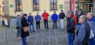Musikverein Windischgarsten zu Besuch bei der Kirmes Großenlüder Musikverein Windischgarsten besucht die Partnergemeinde Großenlüder zur Kirmes - gemeinsame Stadtführung mit Bürgermeister Fritzsch und dem Stadtführer Jo Weisenborn in Fulda am Bonifatiusplatz