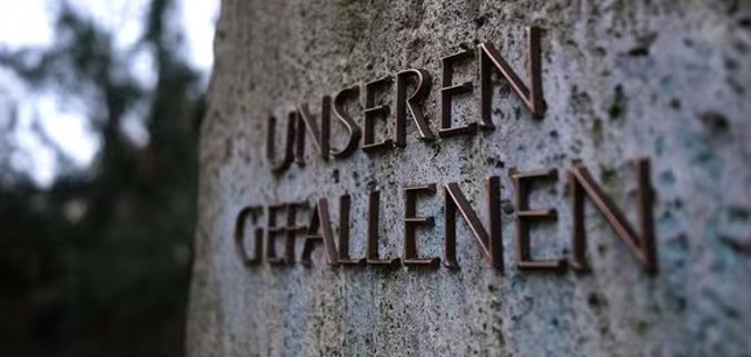 Zentrale Gedenkveranstaltung zum Volkstrauertag am Kriegerdenkmal in Bimbach