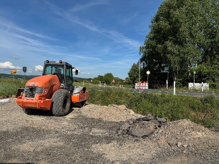 Bild der Baustelle des Radwegeausbaus Nähe Eichenau
