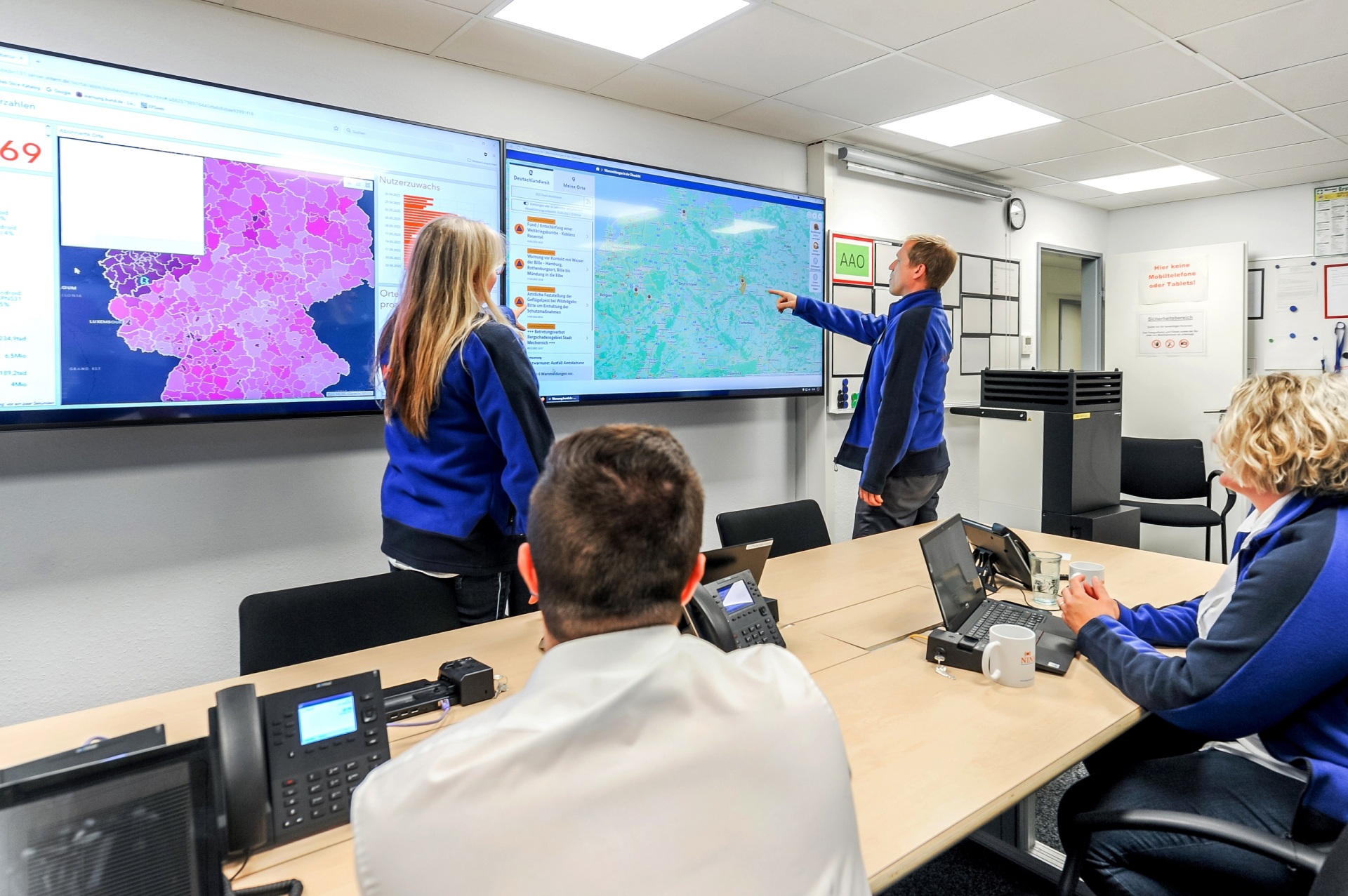 Bild einer Warnzentrale zum bundesweiten Warntag