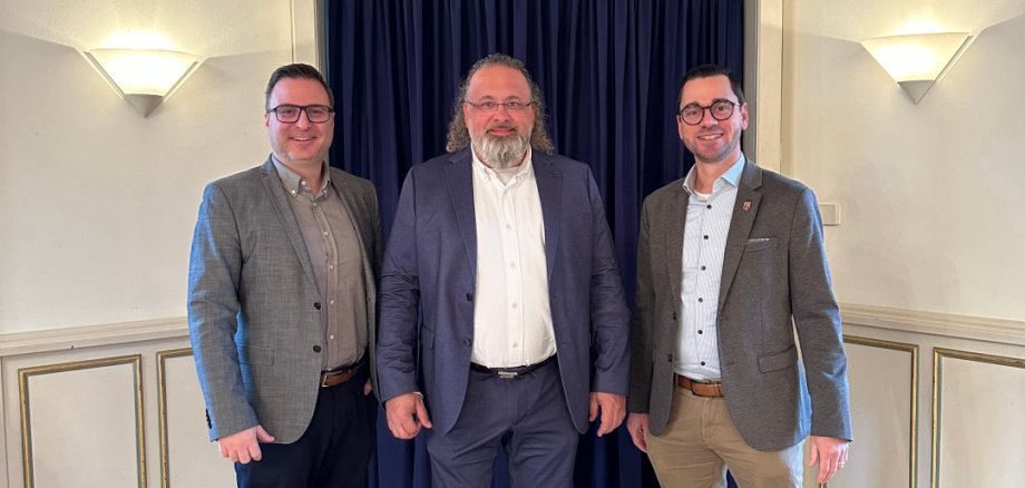 Stellv. Vorsitzender Christopher Gärtner, Vorsitzender Johannes Rothmund und stellv. Vorsitzender Flo-rian Fritzsch