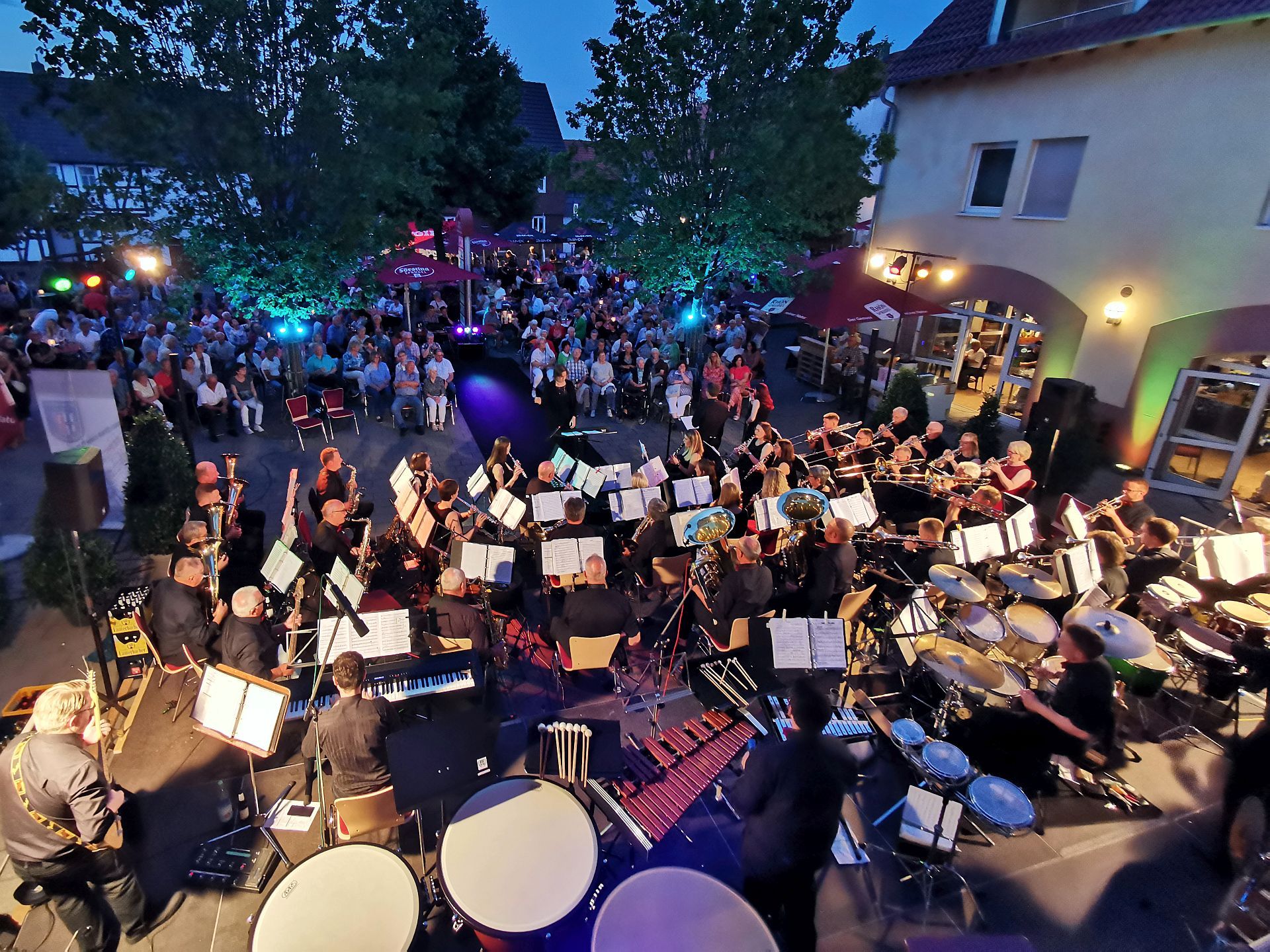 Sommerserenade Musikverein Großenlüder Konzert des Musikvereins Großenlüder open-air vor der Burgpassage