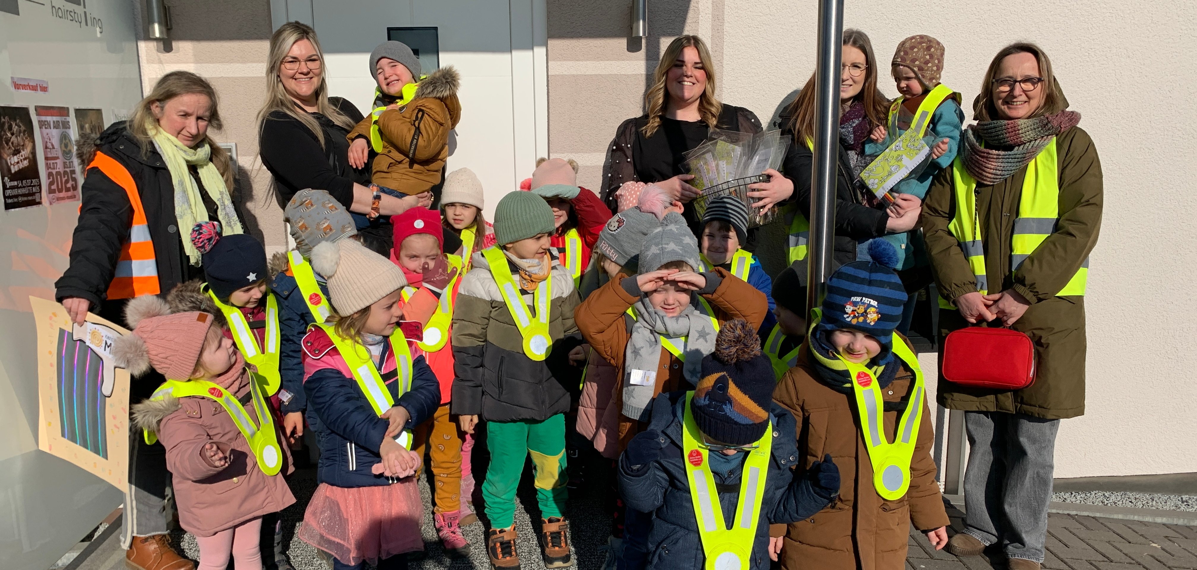 Kita Kinder Müs beim Besuch vom Friseursalon Keefer Gruppenfoto der Kita Kinder aus Müs beim Besuch des Friseursalons Keefer