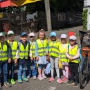 Kinder der Kita Sonnenschein vor der Kinderakademie