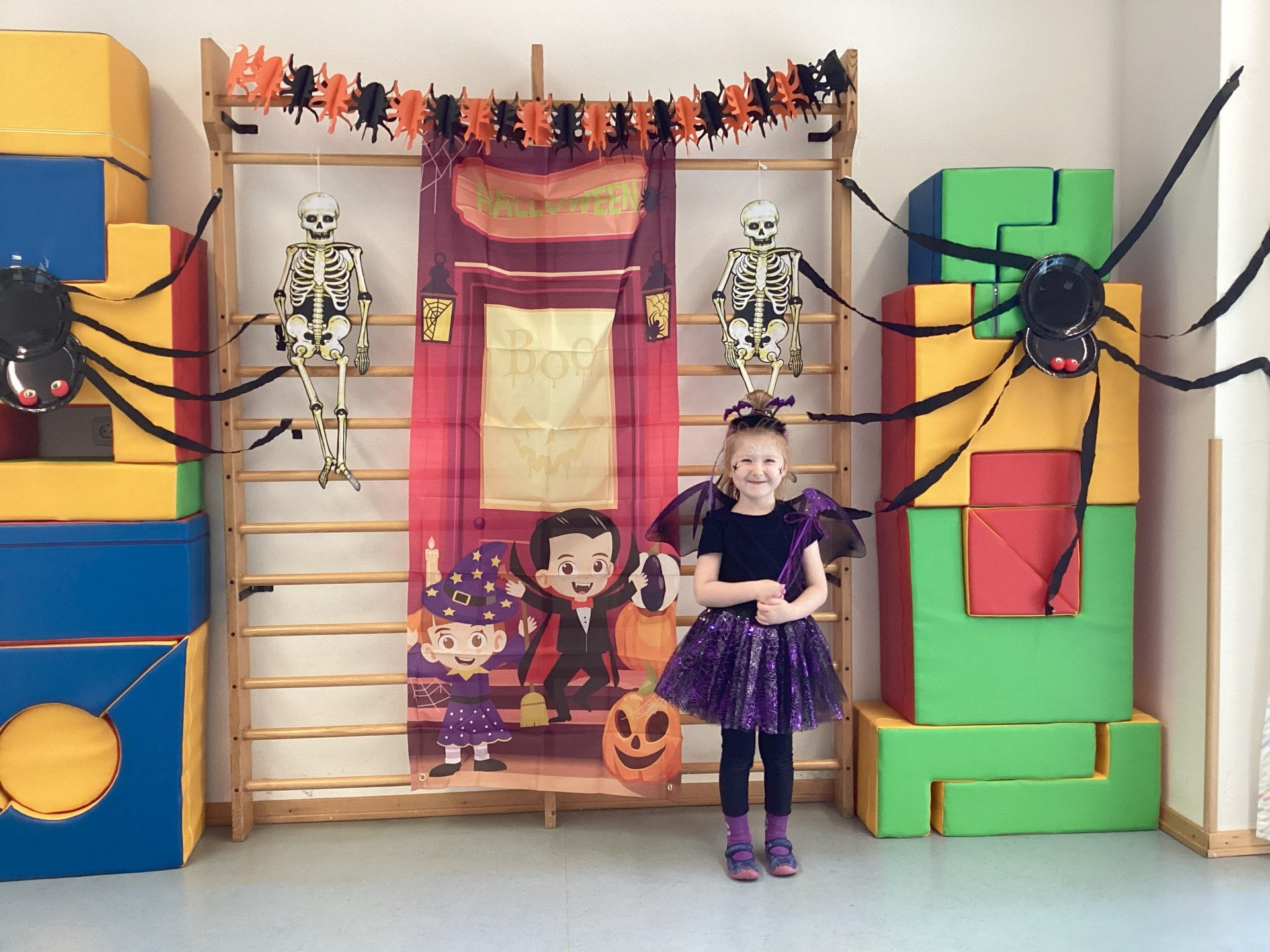 Kind bei der Halloweenfeier