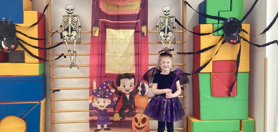Kind bei der Halloweenfeier