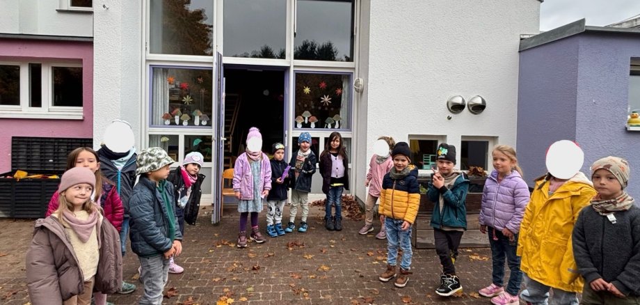 Gruppenbild der Kinder bei der Schatzsuche