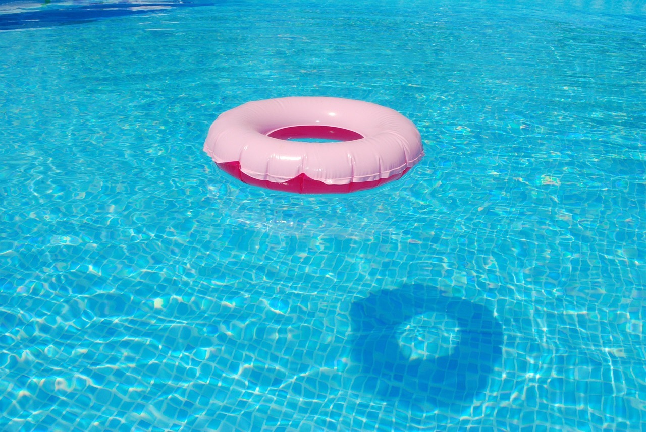 Schwimmbad Pool mit Schwimmreifen