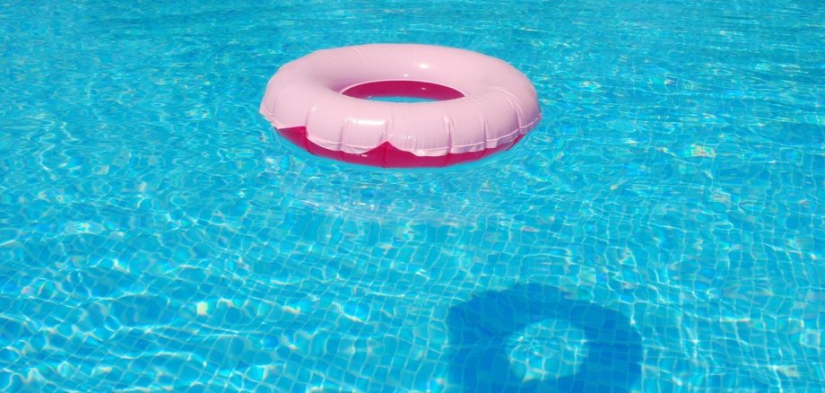 Pool mit Schwimmreifen