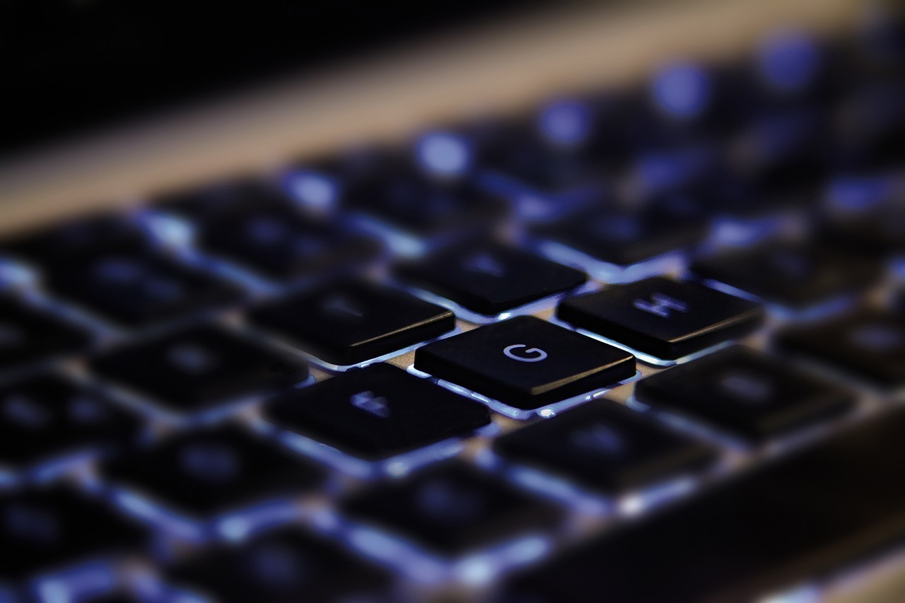 Onlinedienste Computertastatur als Symbol für Onlinedienste